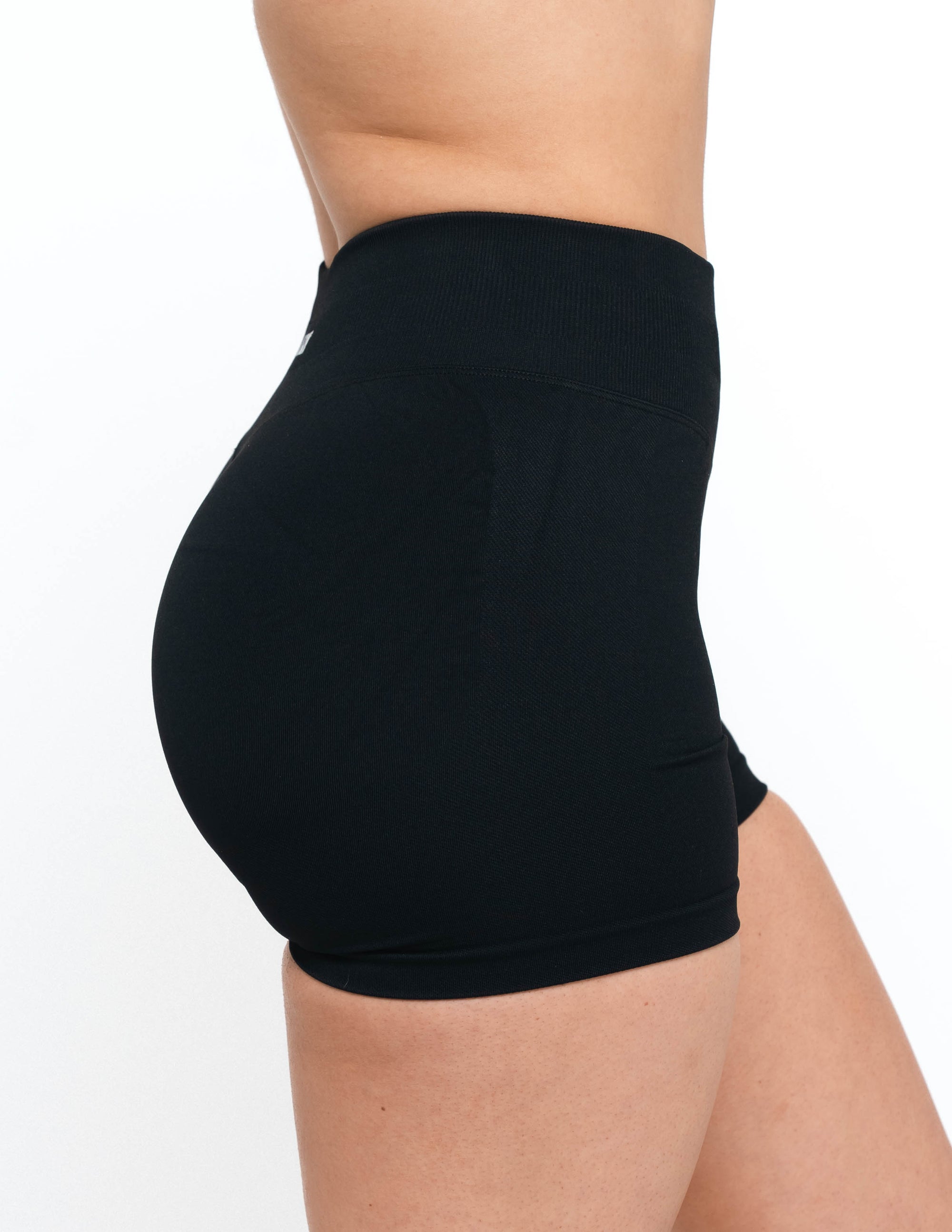 MINI SCRUNCH SHORT - BLACK