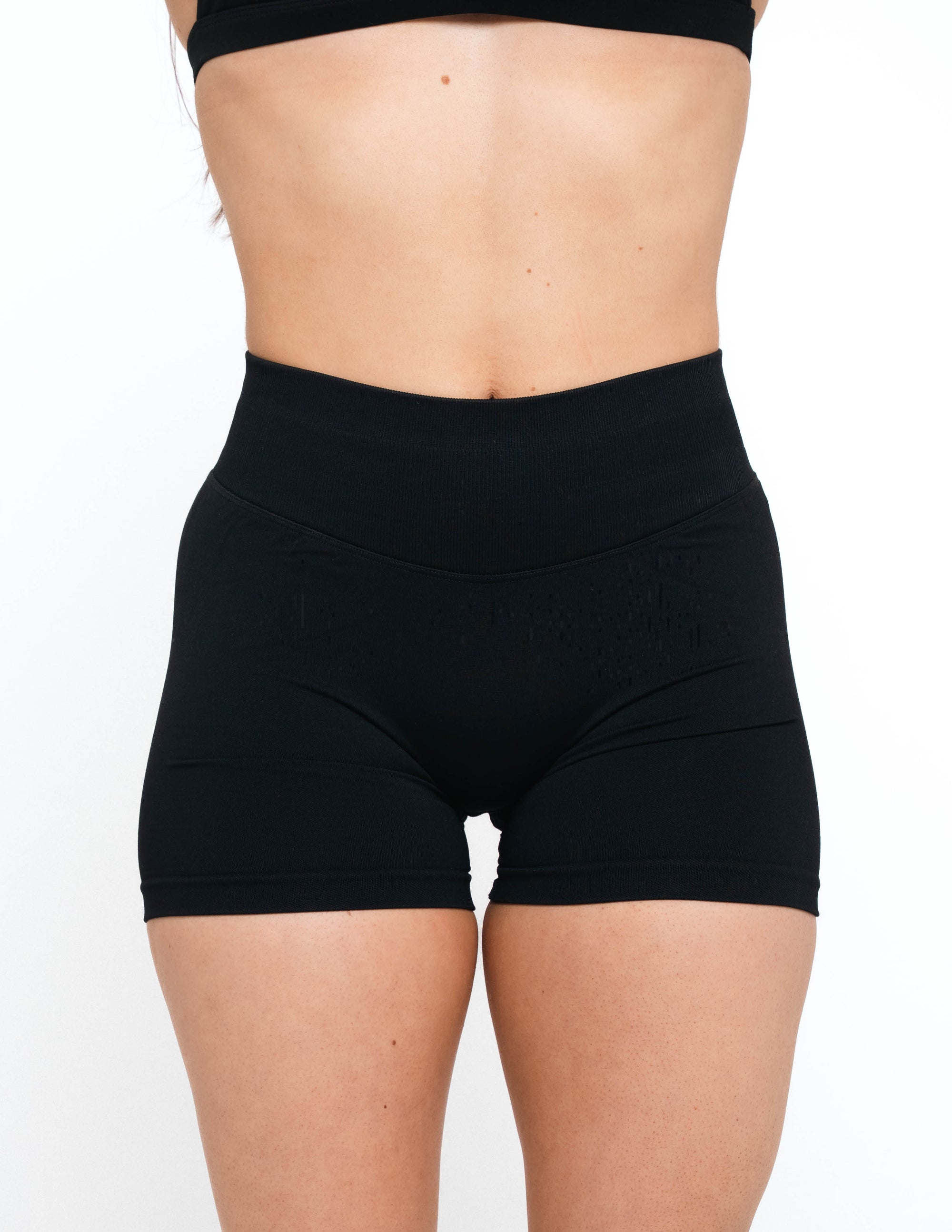 MINI SCRUNCH SHORT - BLACK