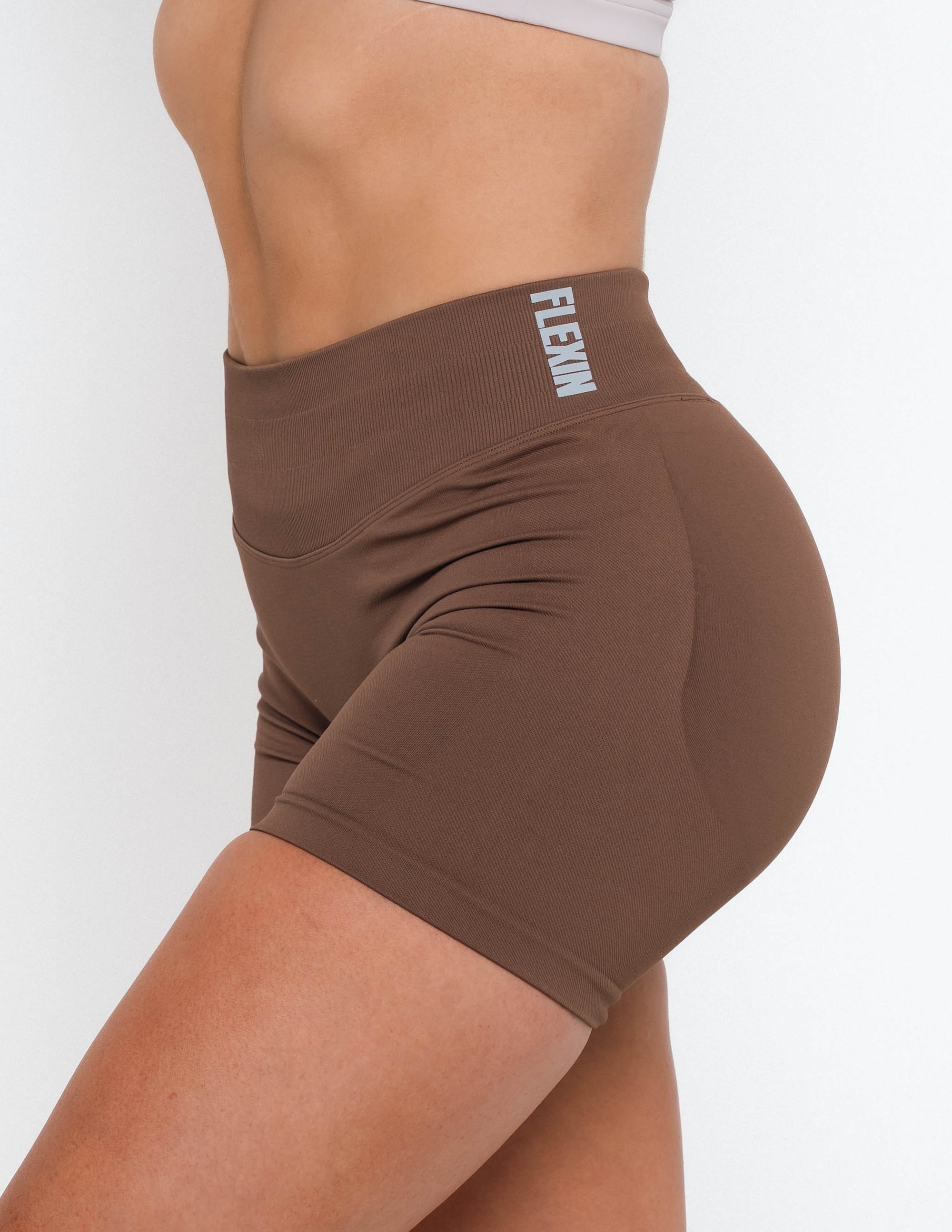 MINI SCRUNCH SHORT - CHOCOLATE