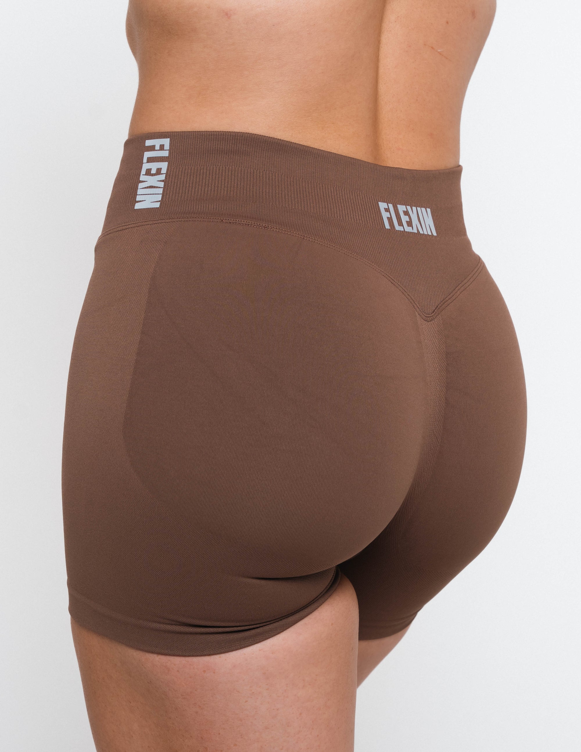 MINI SCRUNCH SHORT - CHOCOLATE