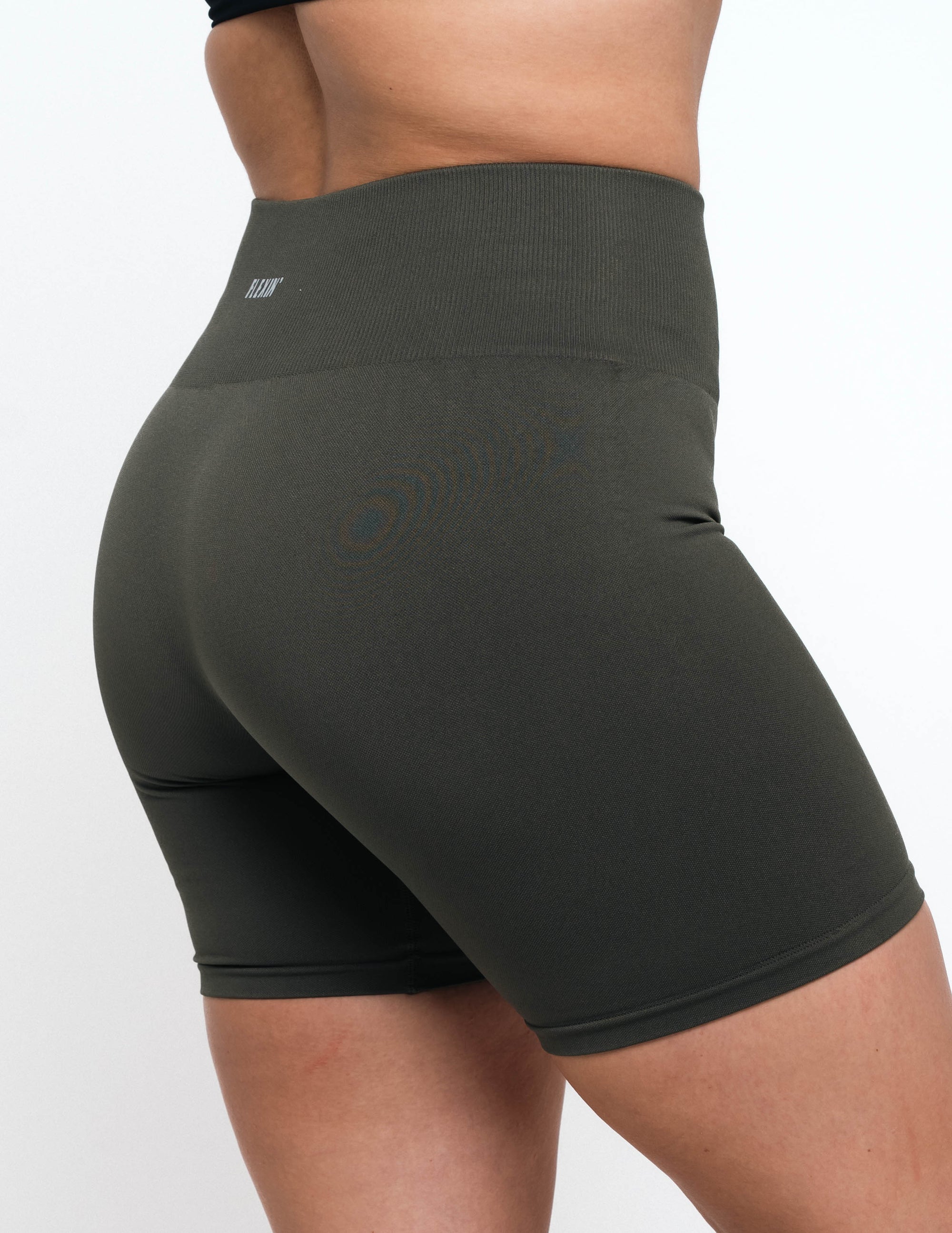 LUXE SEAMLESS SHORTS - OLIVE
