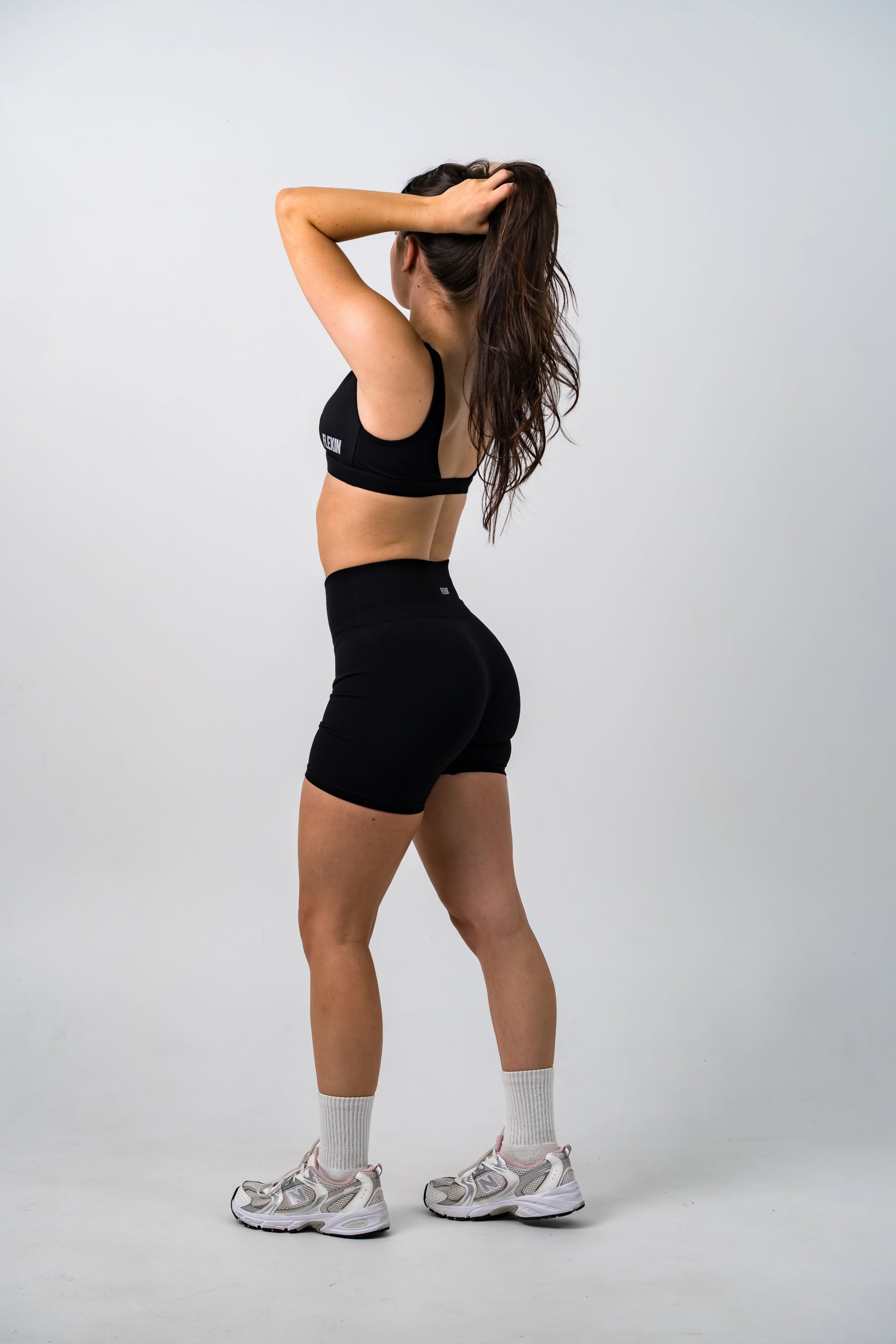LUXE SEAMLESS SHORT - BLACK