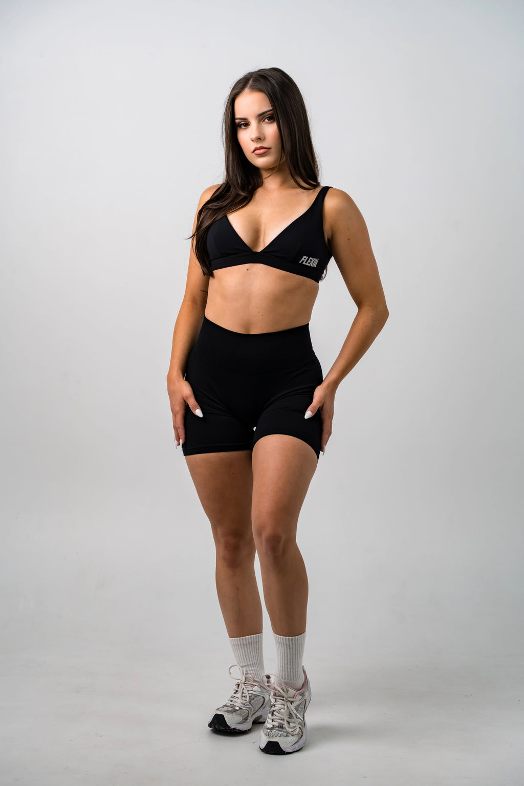 LUXE SEAMLESS SHORT - BLACK