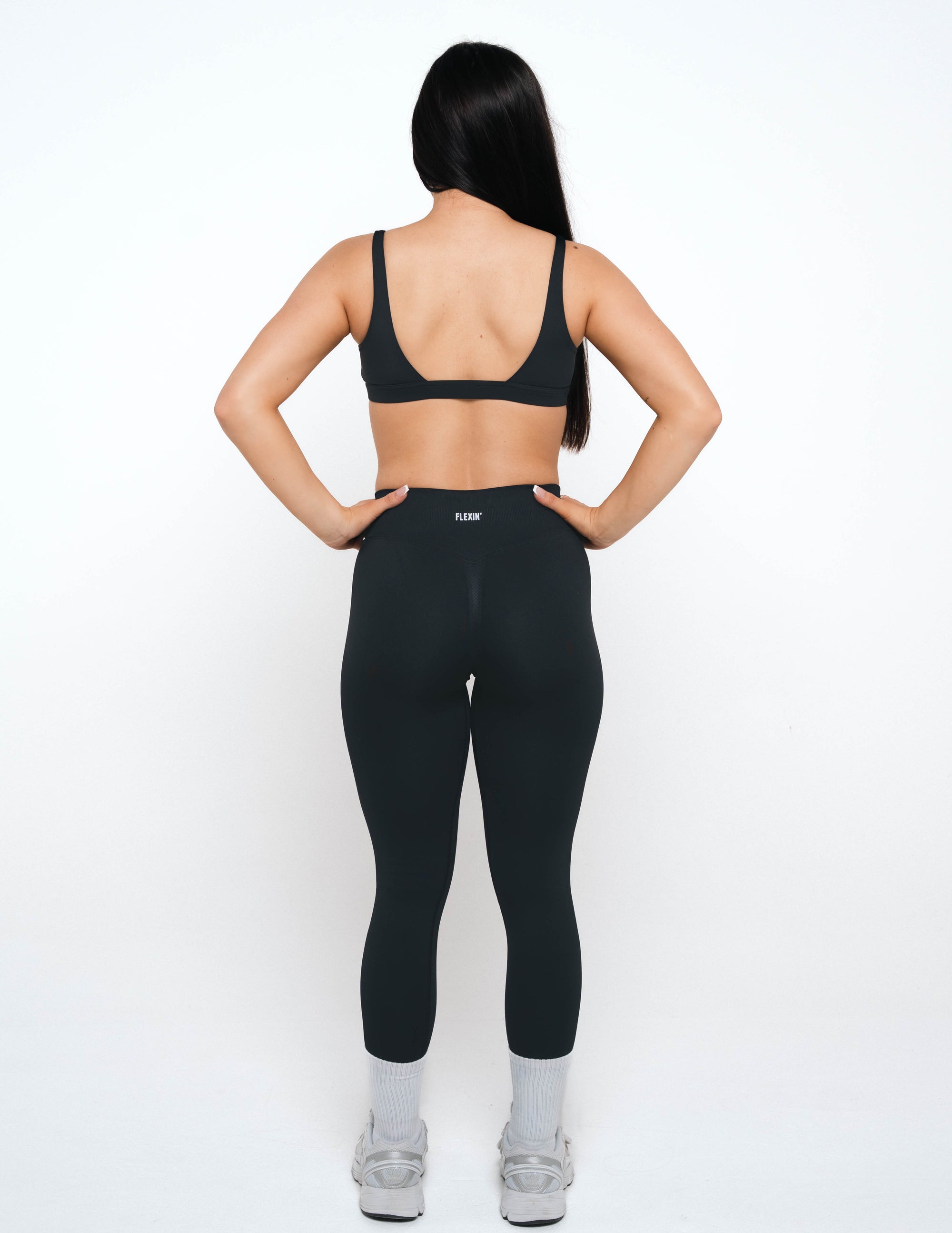 BADDIE SPORTS BRA - BLACK