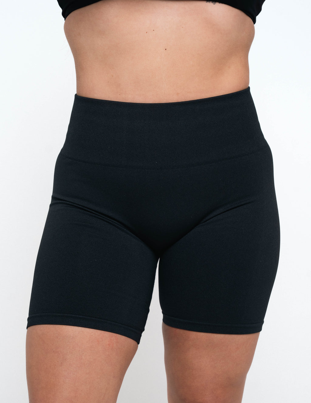 LUXE SEAMLESS SHORT - BLACK