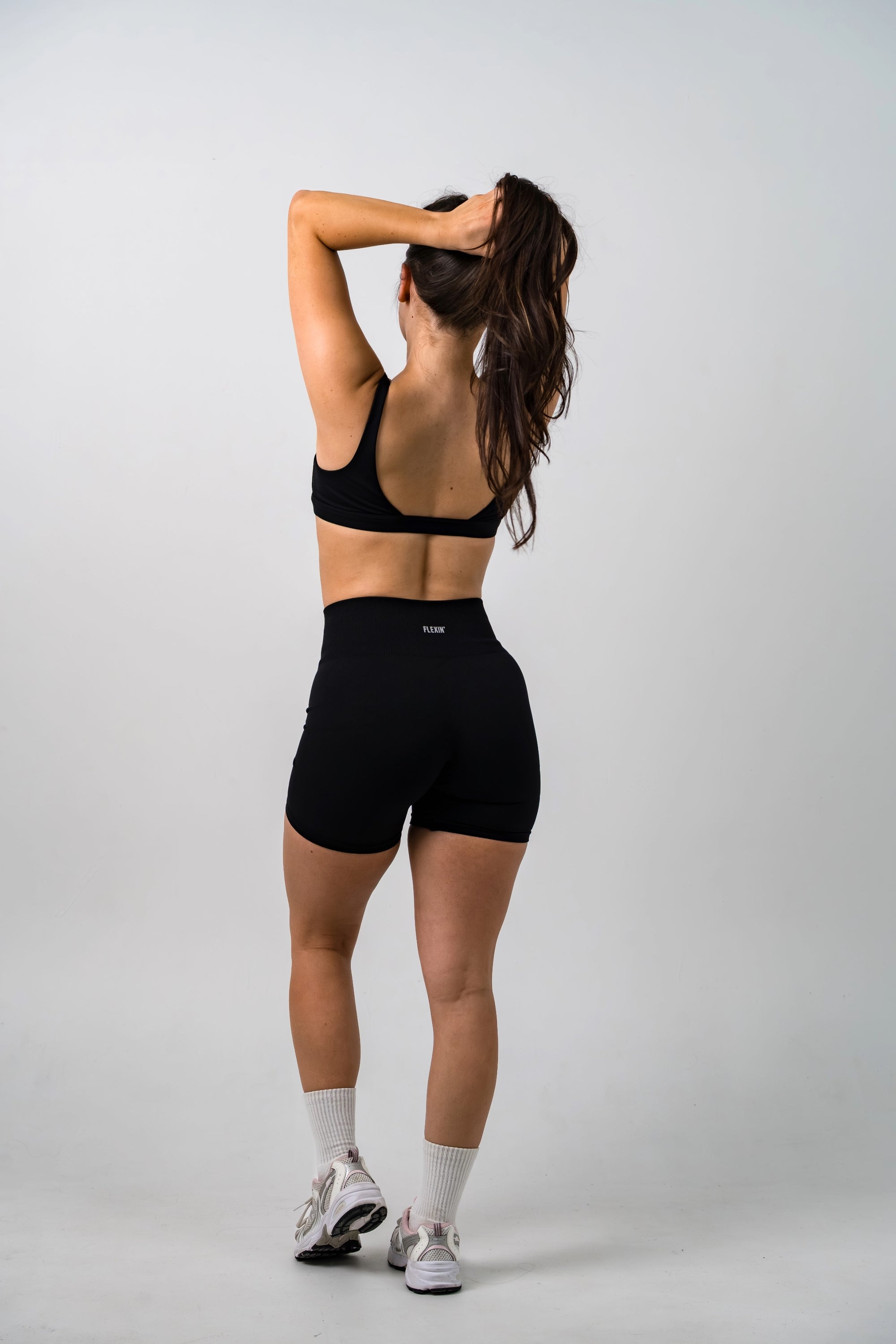 LUXE SEAMLESS SHORT - BLACK