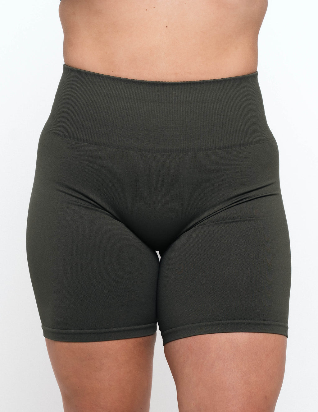 LUXE SEAMLESS SHORTS - OLIVE