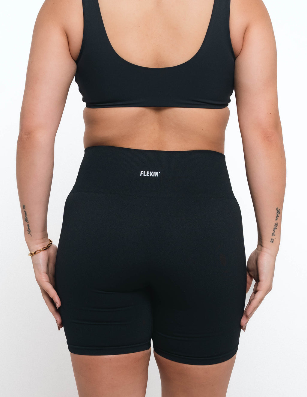 LUXE SEAMLESS SHORT - BLACK