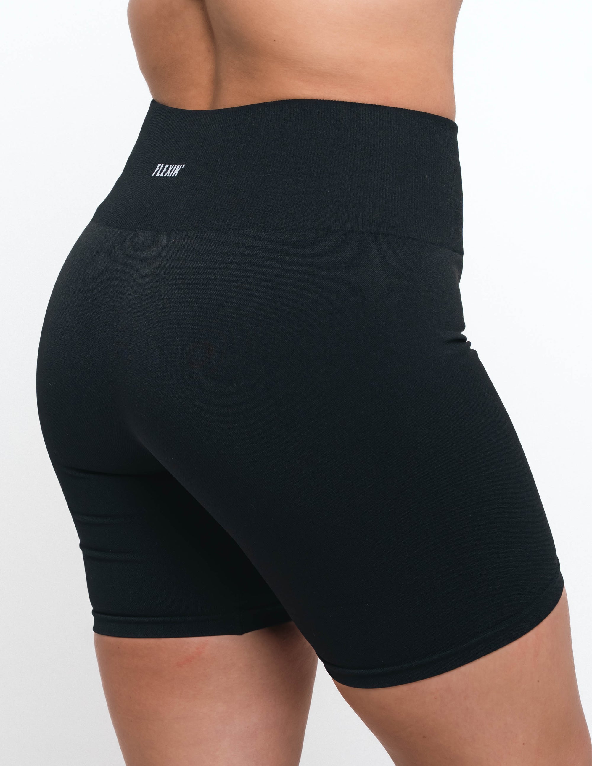 LUXE SEAMLESS SHORT - BLACK